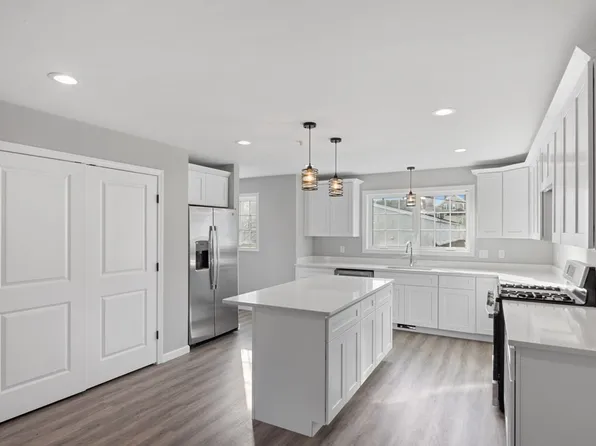 550 Spring St #3, Fall River, MA 02721