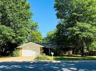 303 Indian Trl, Springdale, AR 72764