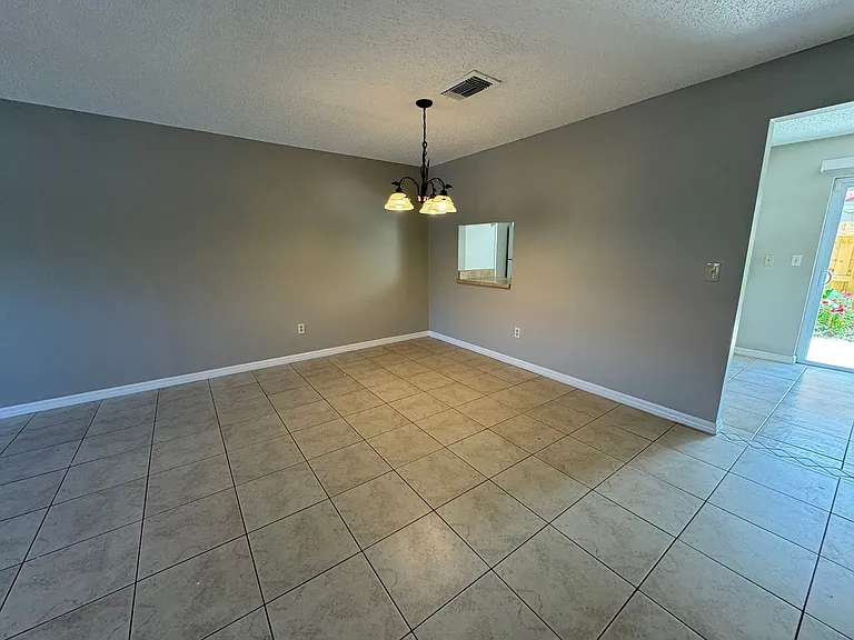 1643 Sandy Point Sq #72 — Photo 6
