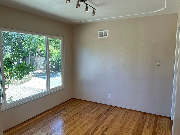 16841 Leroy Ave — Photo 13