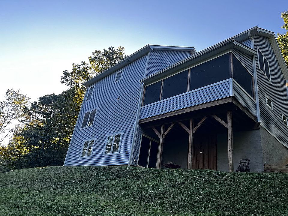 2nd image of 16 Avery Ln