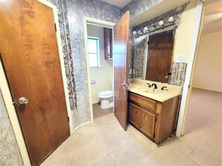 12811 Stillington Dr — Photo 20