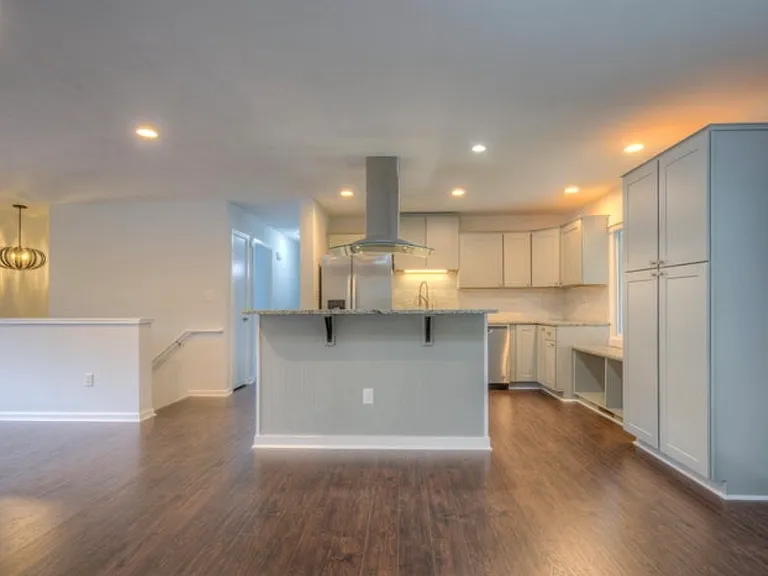 5822 Merriman Rd — Photo 4