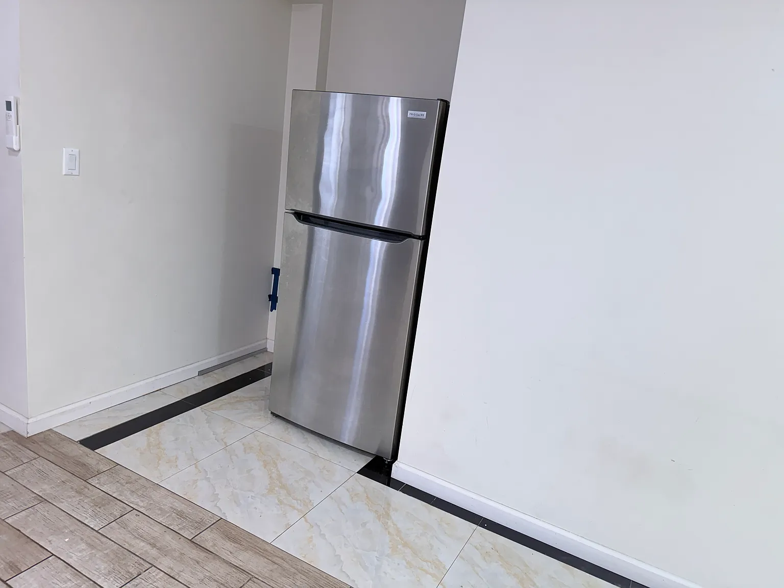 3 bed, 900 sqft, $2,500 — Photo 4