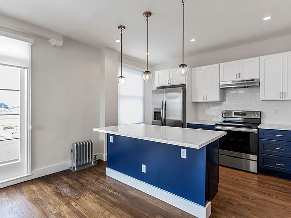 3rd image of 2202 Leavenworth St #606