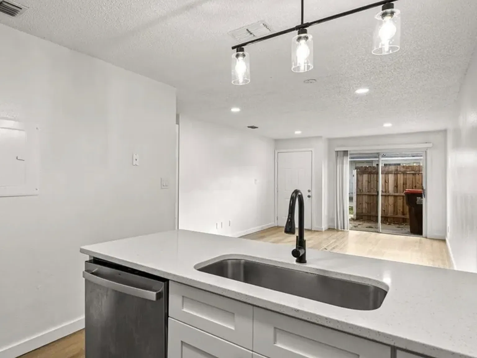 5305 SE 28th Ln — Photo 1