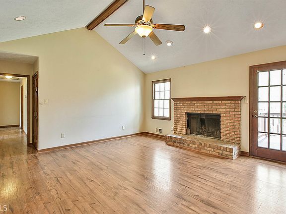 5th image of 185 Brookwood Ln