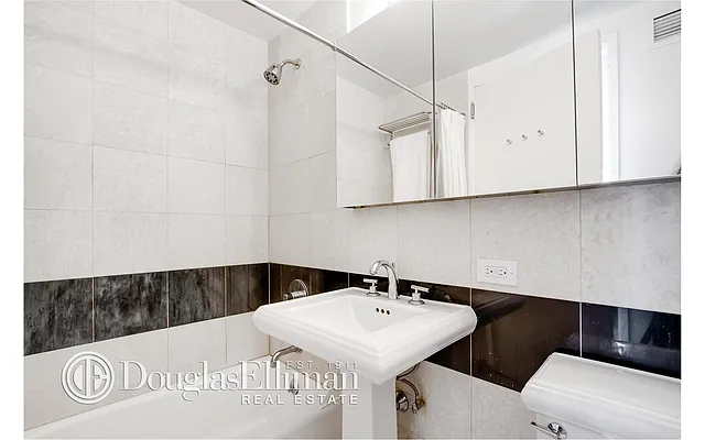 Rented by Douglas Elliman | media 15