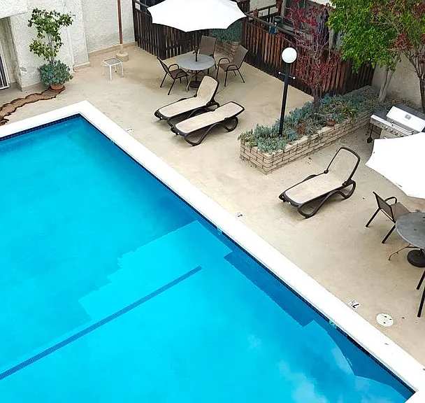 Ben Lomond Apartments — Photo 7