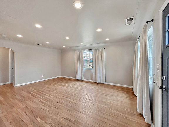 3rd image of 1314 N Wolff St #0
