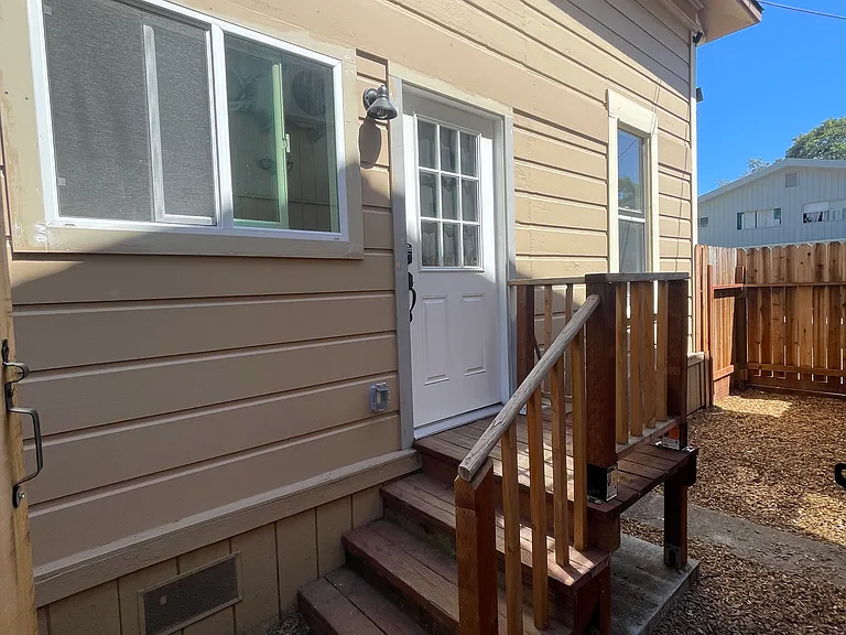 1533 Slater St — Photo 4