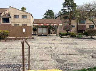 52 Oak Hill Colony APT 5, Fox Lake, IL 60020
