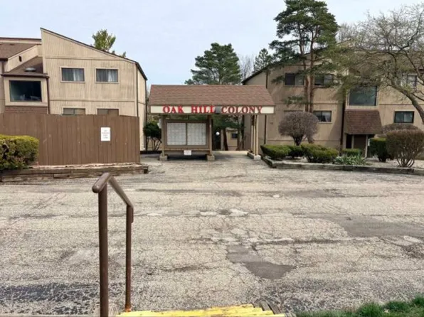 52 Oak Hill Colony APT 5, Fox Lake, IL 60020