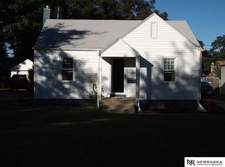 2732 Sharon Dr, Omaha, NE 68112