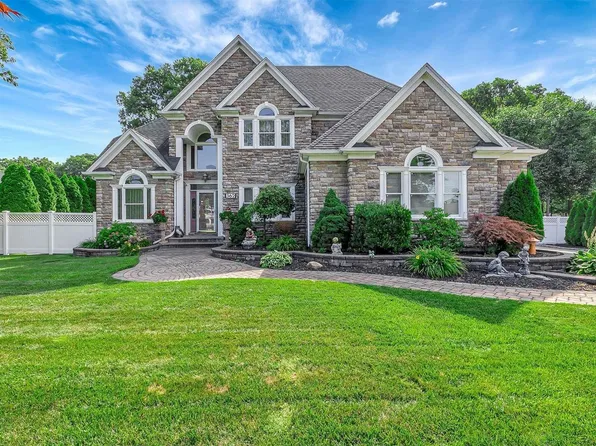 362 Wellwood Drive, Shirley, NY 11967