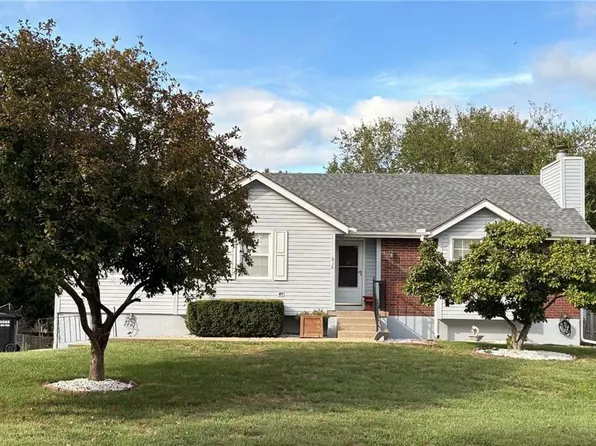 816 SE 16th St, Oak Grove, MO 64075