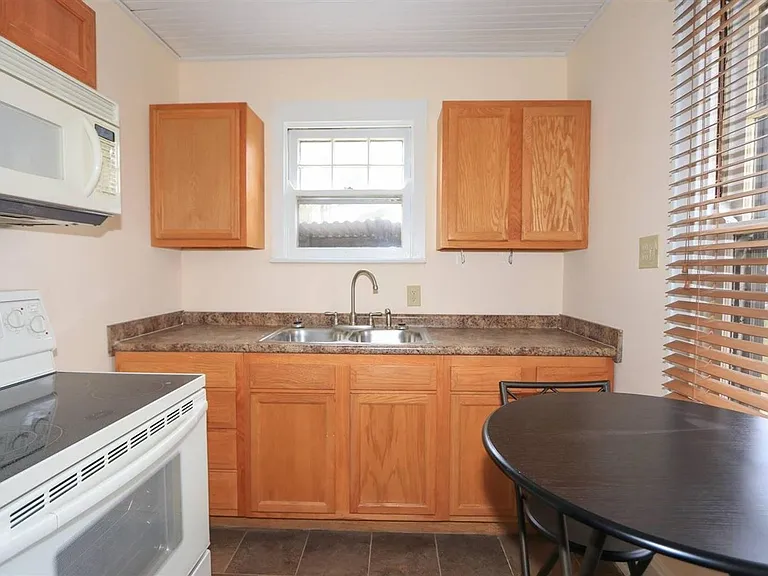 8457 Vorhees Ln — Photo 6