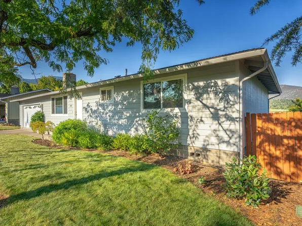 888 Cambridge St, Ashland, OR 97520