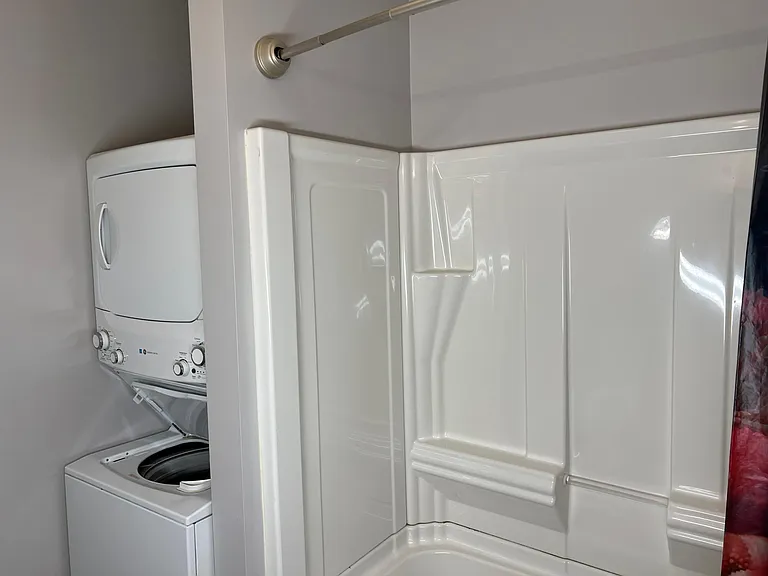 206 E Market St — Photo 6