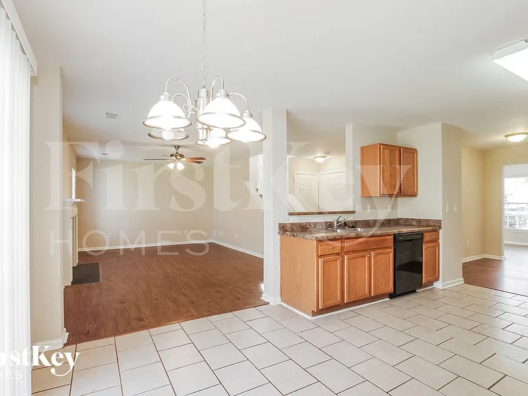 216 Winding Canyon Dr — Photo 6