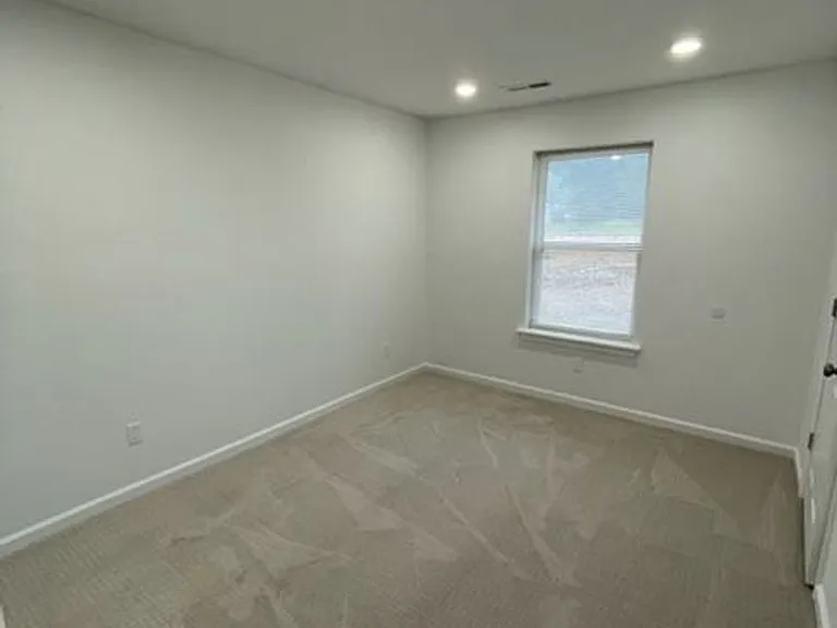 419 James Dr — Photo 7