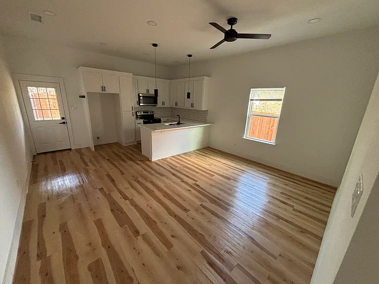 2210 Henry St #A — Photo 4