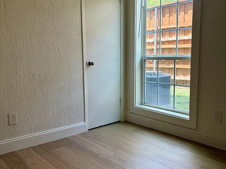 1131 Kings Hwy #1 — Photo 7