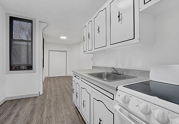2nd image of 223 E 89th St #D3