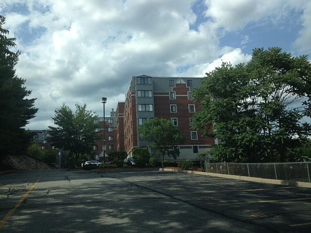 1st image of 100 Ledgewood Dr