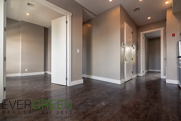 Rented by ERNY LLC | media 18