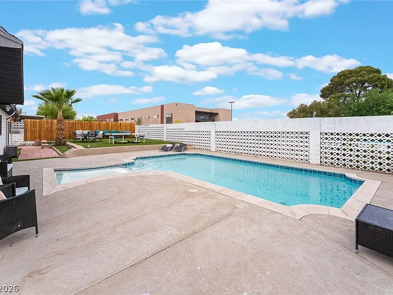 3992 Chinchilla Ave — Photo 44