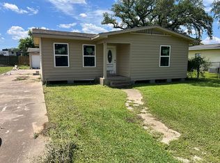 611 Whitten St, Clute, TX 77531