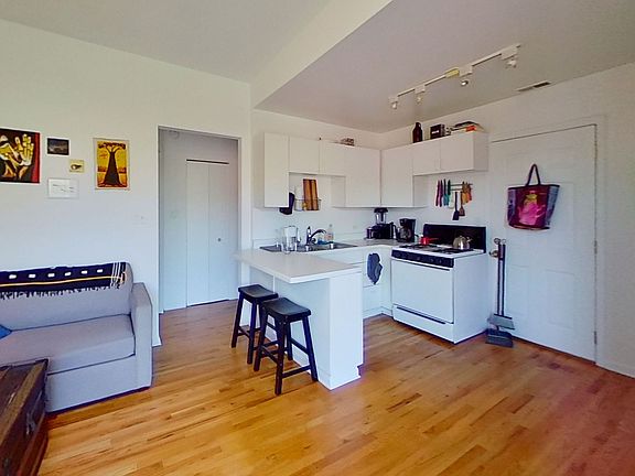 5th image of 900 W Gunnison St #Gn-305