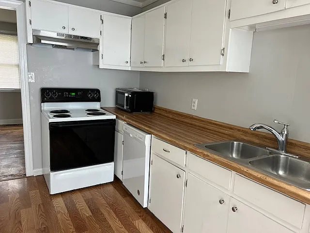 404 Valley View Dr — Photo 3