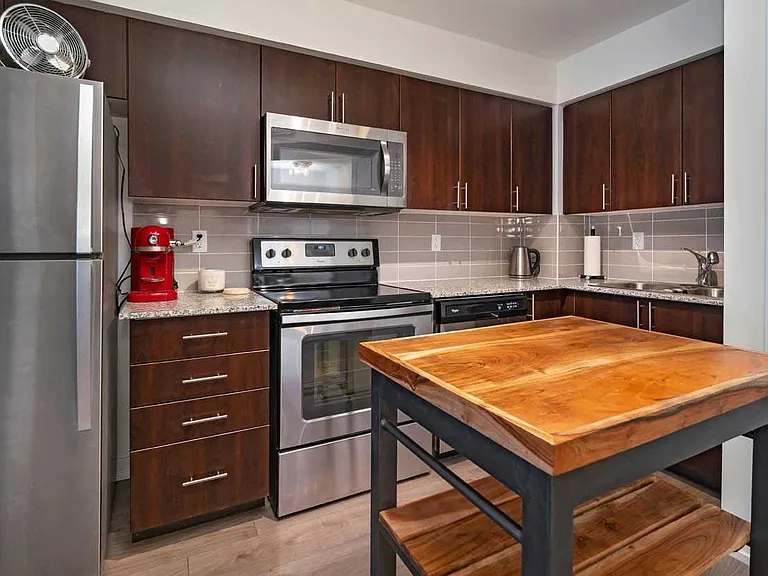 1420 Dupont St #615 — Photo 6