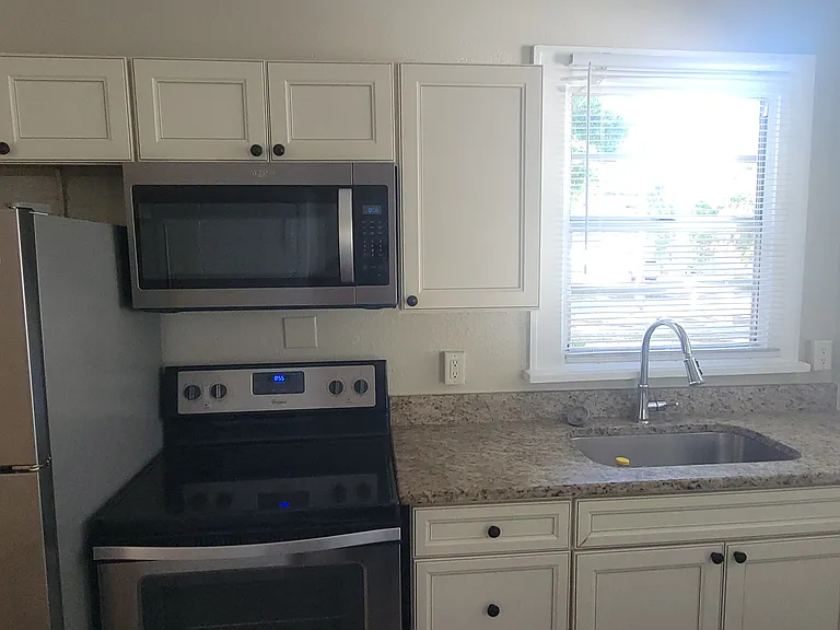132 Arlington Ave W — Photo 5