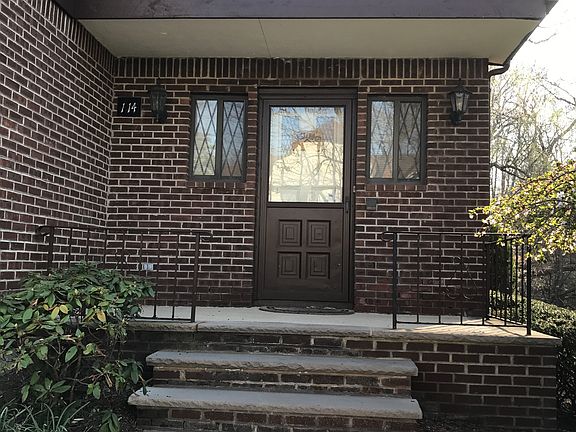 Nice Rare 3 level end unit