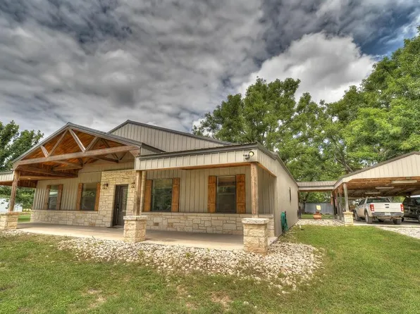 105 Guinn Ave, Leakey, TX 78873