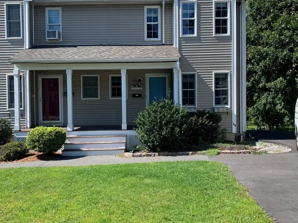 215 School St, Franklin, MA 02038