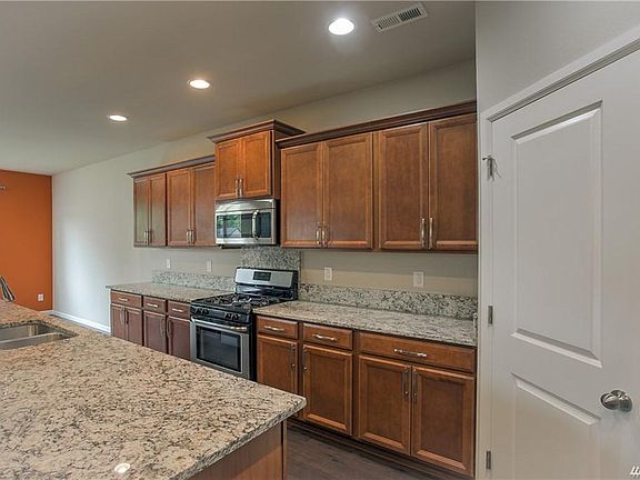 3rd image of 3328 Nova St NE