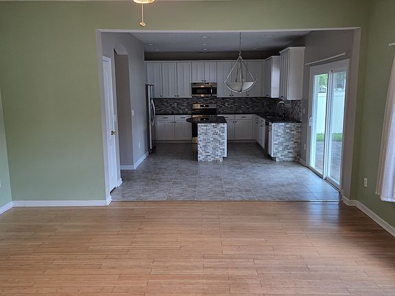 5th image of 1042 Drakefeather Dr