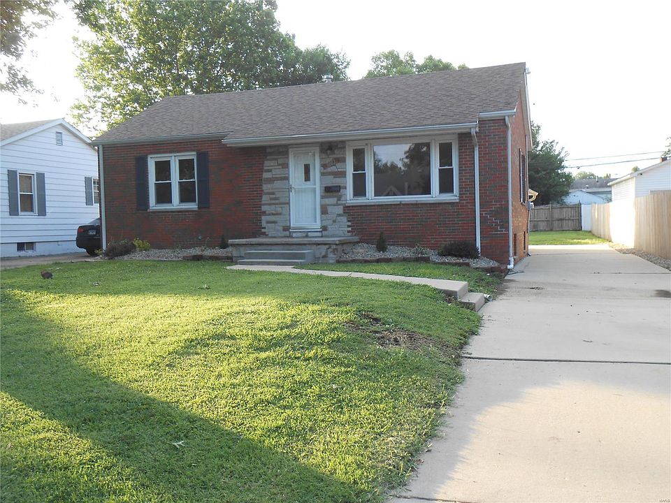 2nd image of 3012 Iowa St