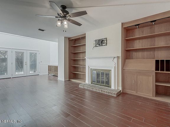 5th image of 3216 Oak St APT 5