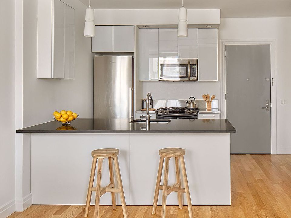1st image of 550 W 54th St APT 1017