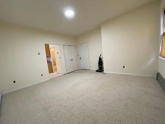 3rd image of 299 Victory Blvd #1A