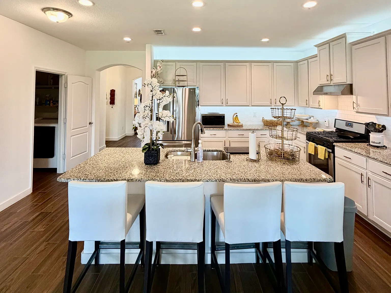 4 bed, 1924 sqft, $2,500 — Photo 4