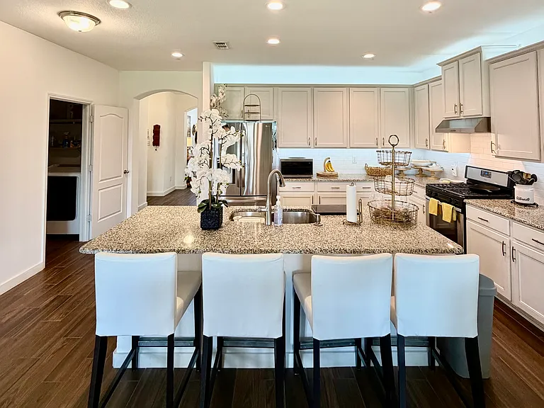 1812 Alton Way — Photo 4