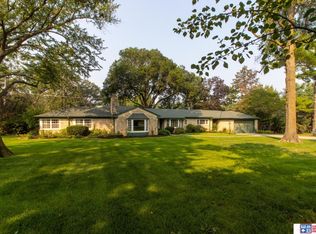 1233 Crestdale Rd, Lincoln, NE 68510