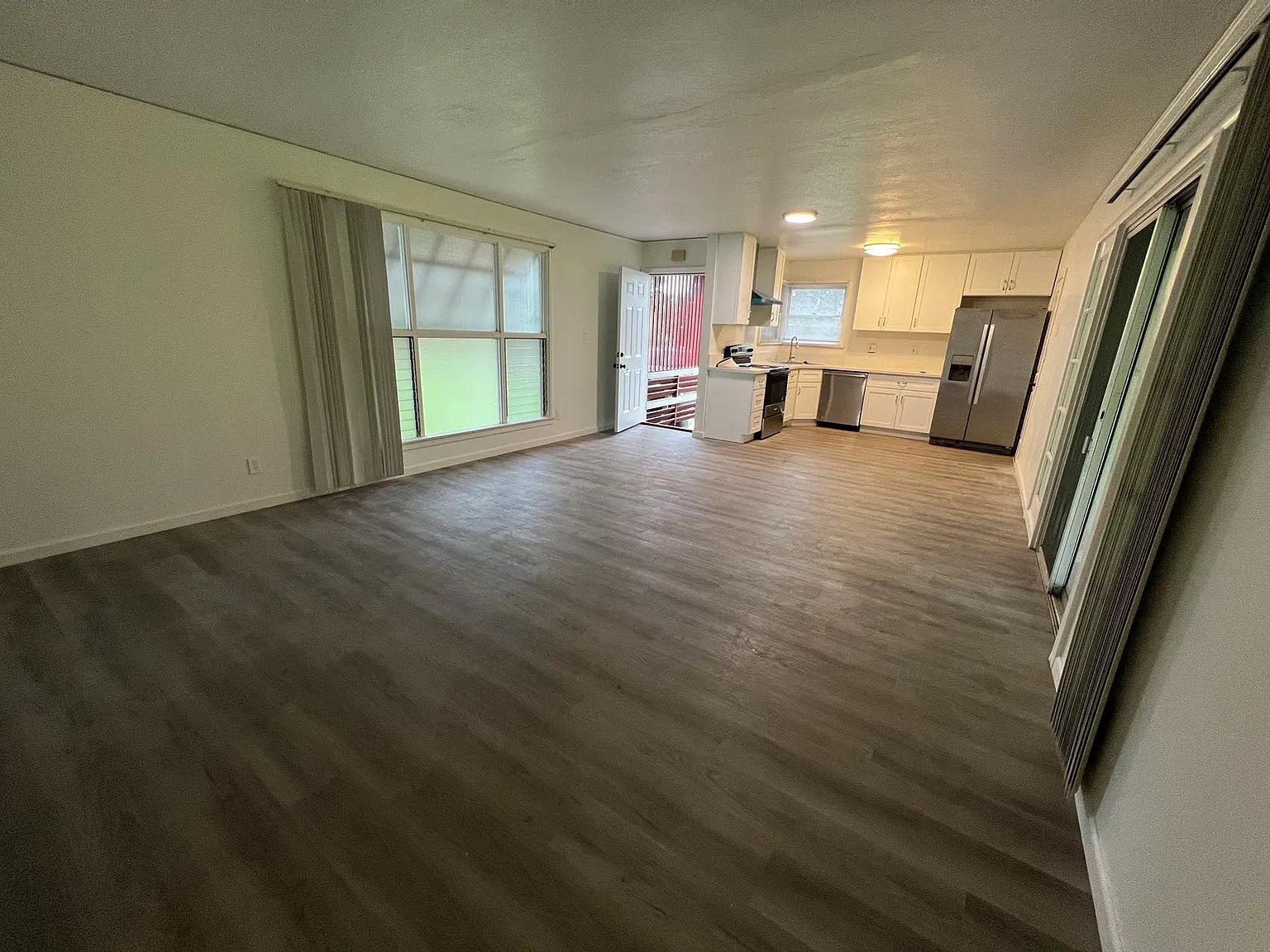 2 bed, 1038 sqft, $2,300 — Photo 3