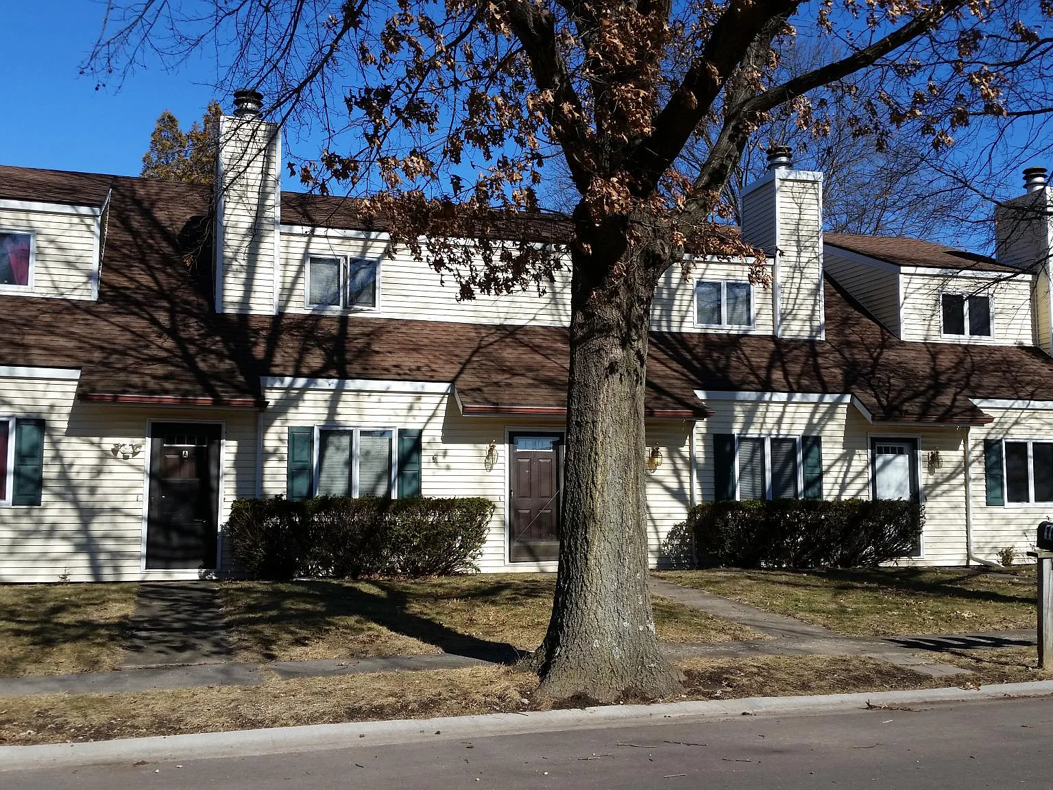 1001 Lori Lane — Photo 1